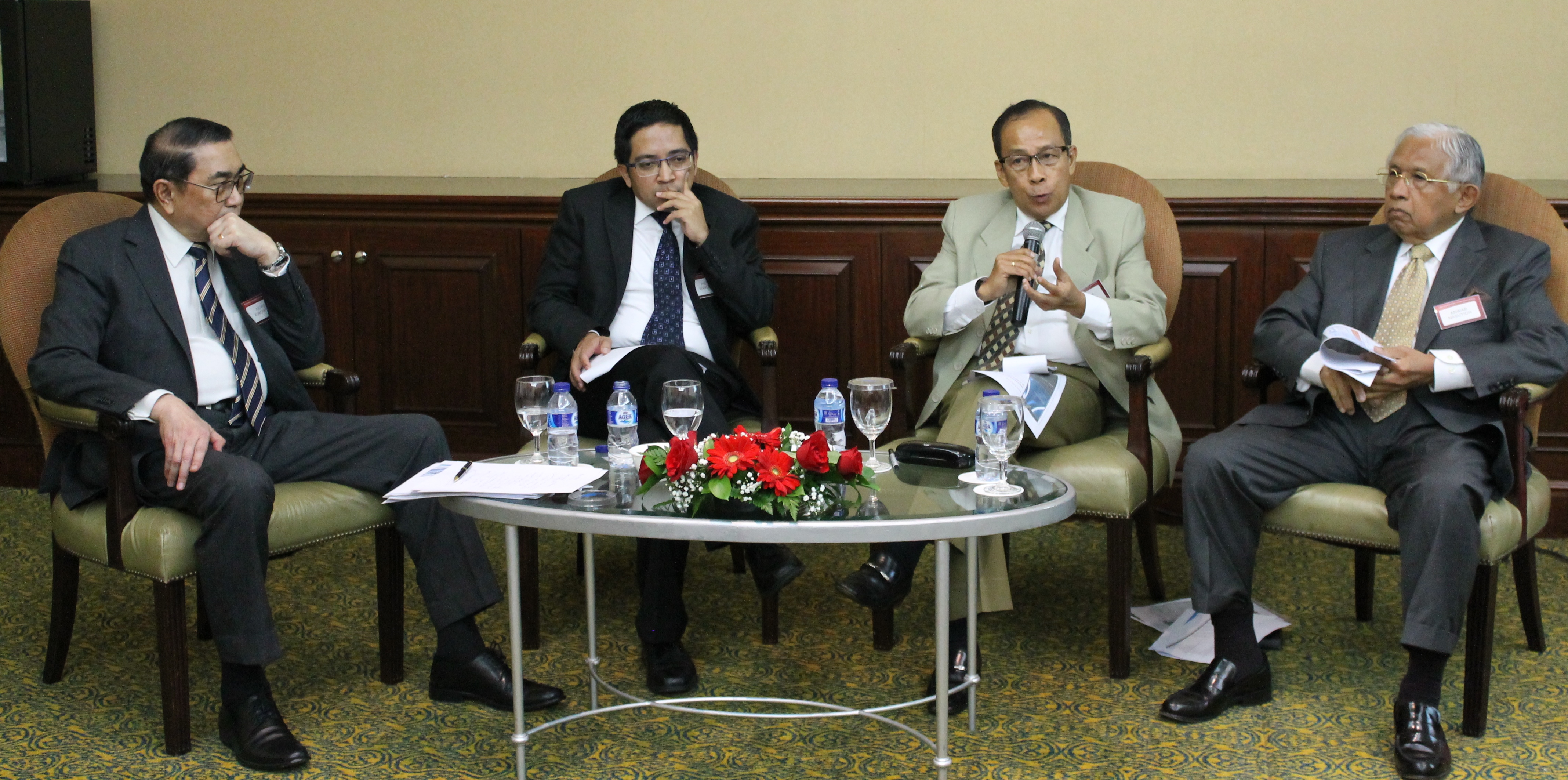 A breakfast meeting with Noke Kiroyan, Dr. Philips J. Vermonte, Lieutenant General (ret.) Agus Widjojo and Dr. Anwar Nasution